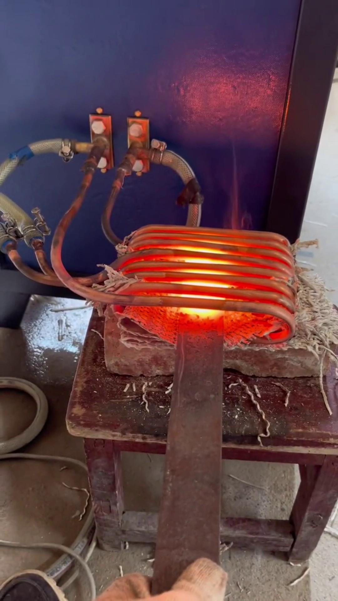 中頻感應加熱設備-中頻加熱爐-鐵匠打鐵神器-鋼板加熱鍛打熱處理